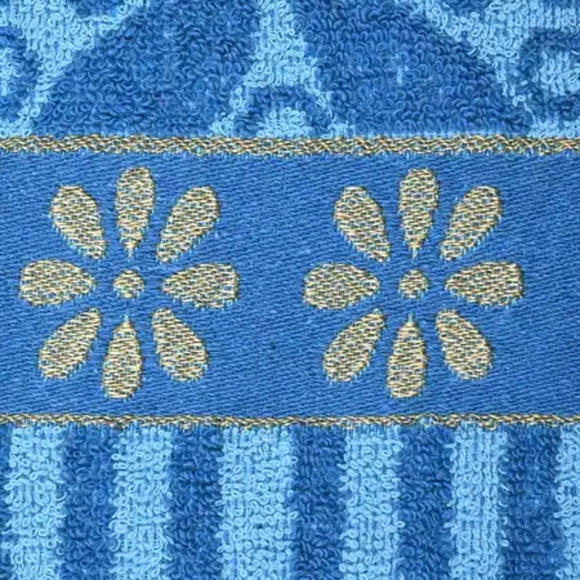 HOMESMART Bundle of 2 Bath/Beach Towel in Blue - Picture 8 of 16